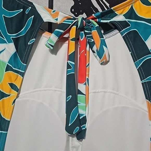 Vince Camuto Floral Long Sleeve Open Back Swimsuit Size 8 NWT - Picture 7 of 11